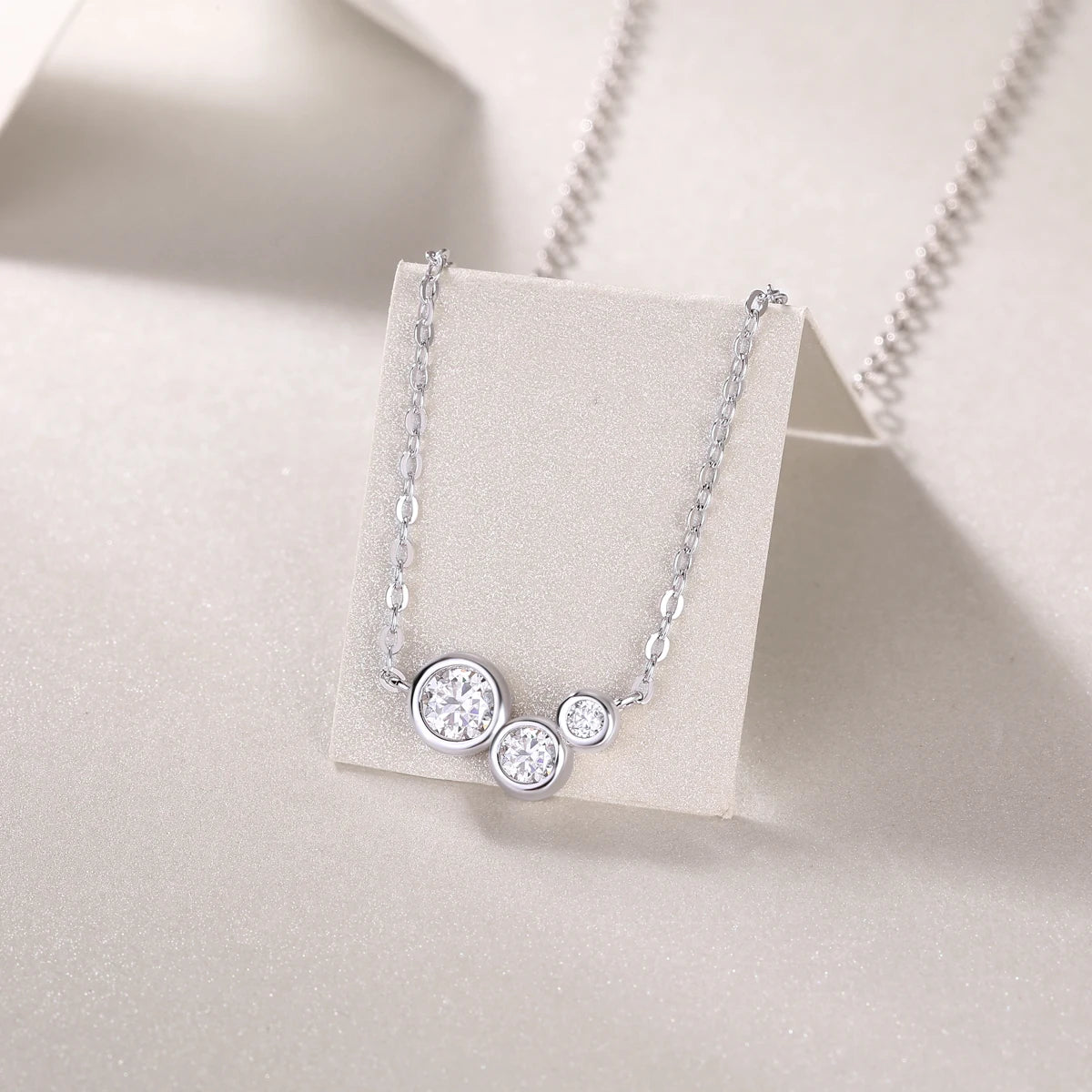 JIUZUAN Three Stone Moissanite Necklace 925 Silver 18K Gold Plated Elegant Jewelry Gift for Women Comes with GRA Certificate