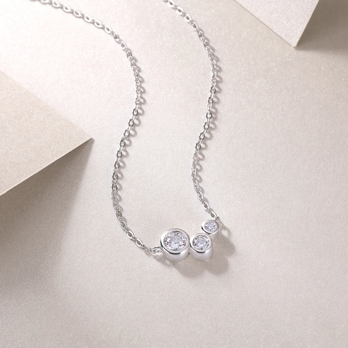 JIUZUAN Three Stone Moissanite Necklace 925 Silver 18K Gold Plated Elegant Jewelry Gift for Women Comes with GRA Certificate