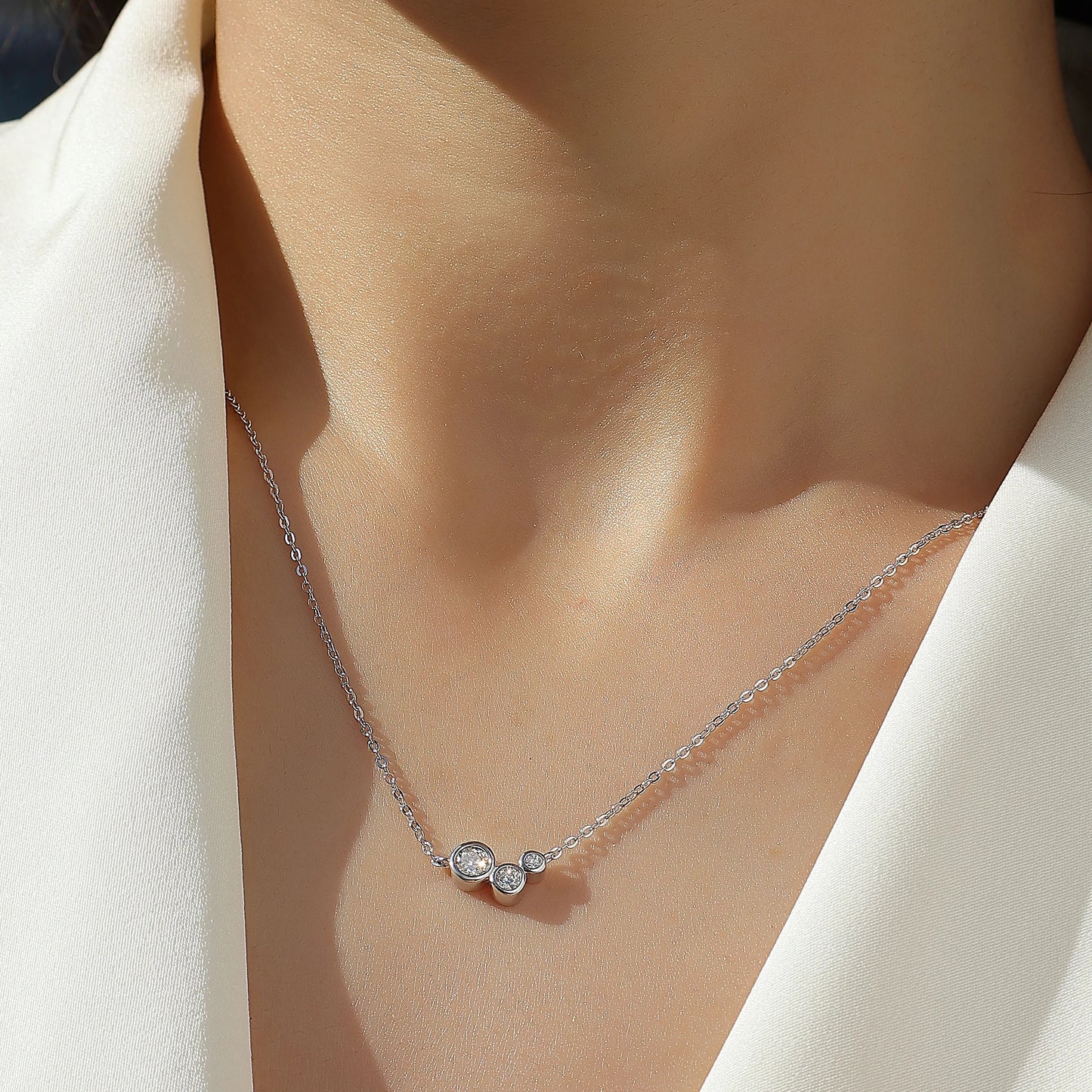 JIUZUAN Three Stone Moissanite Necklace 925 Silver 18K Gold Plated Elegant Jewelry Gift for Women Comes with GRA Certificate