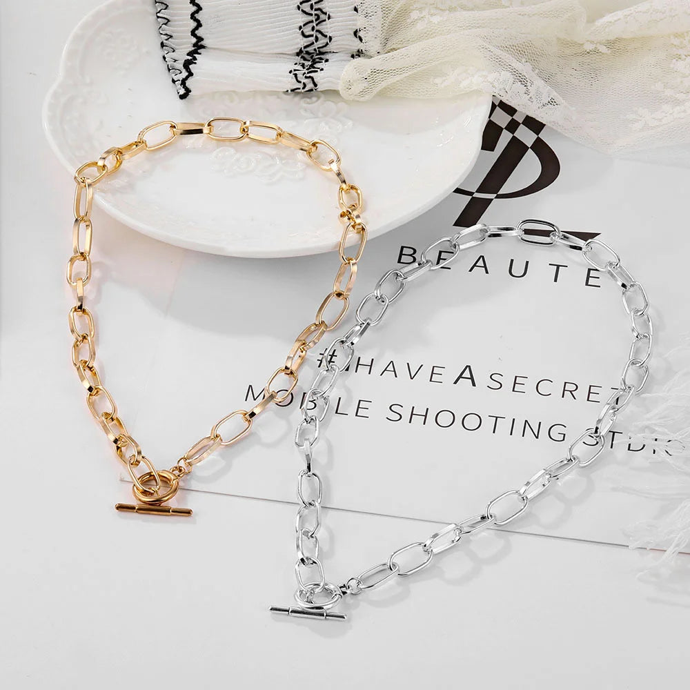 Vintage Op Buckle Clavicle Necklace - Retro Alloy Streetwear Choker for Fashion Photography
