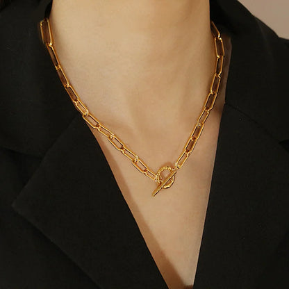 Vintage Op Buckle Clavicle Necklace - Retro Alloy Streetwear Choker for Fashion Photography